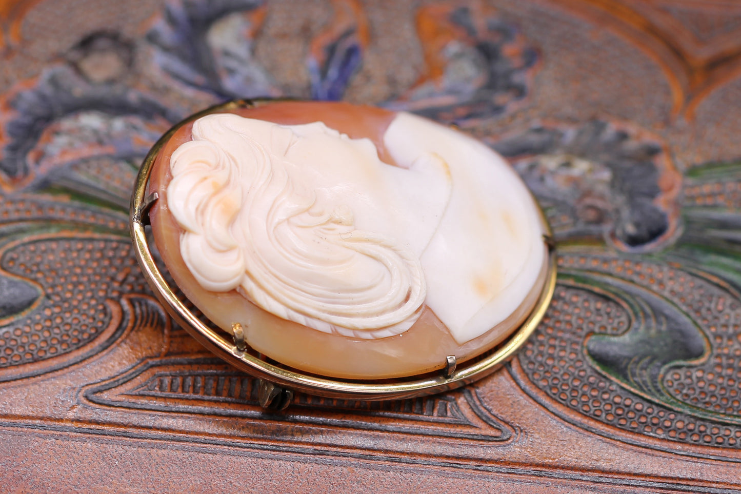 Stunning Antique 9ct Gold Shell Cameo Brooch
