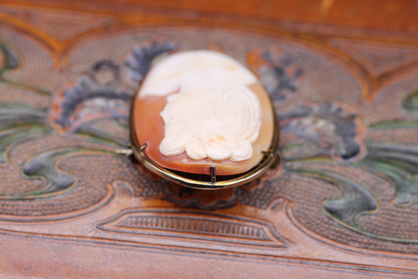 Stunning Antique 9ct Gold Shell Cameo Brooch