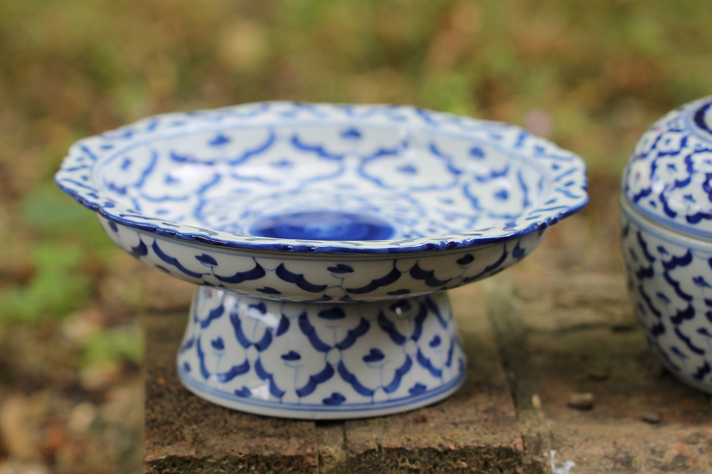 Early 20th Century Chinese Porcelain Blue and White Lidded Jars and Comport