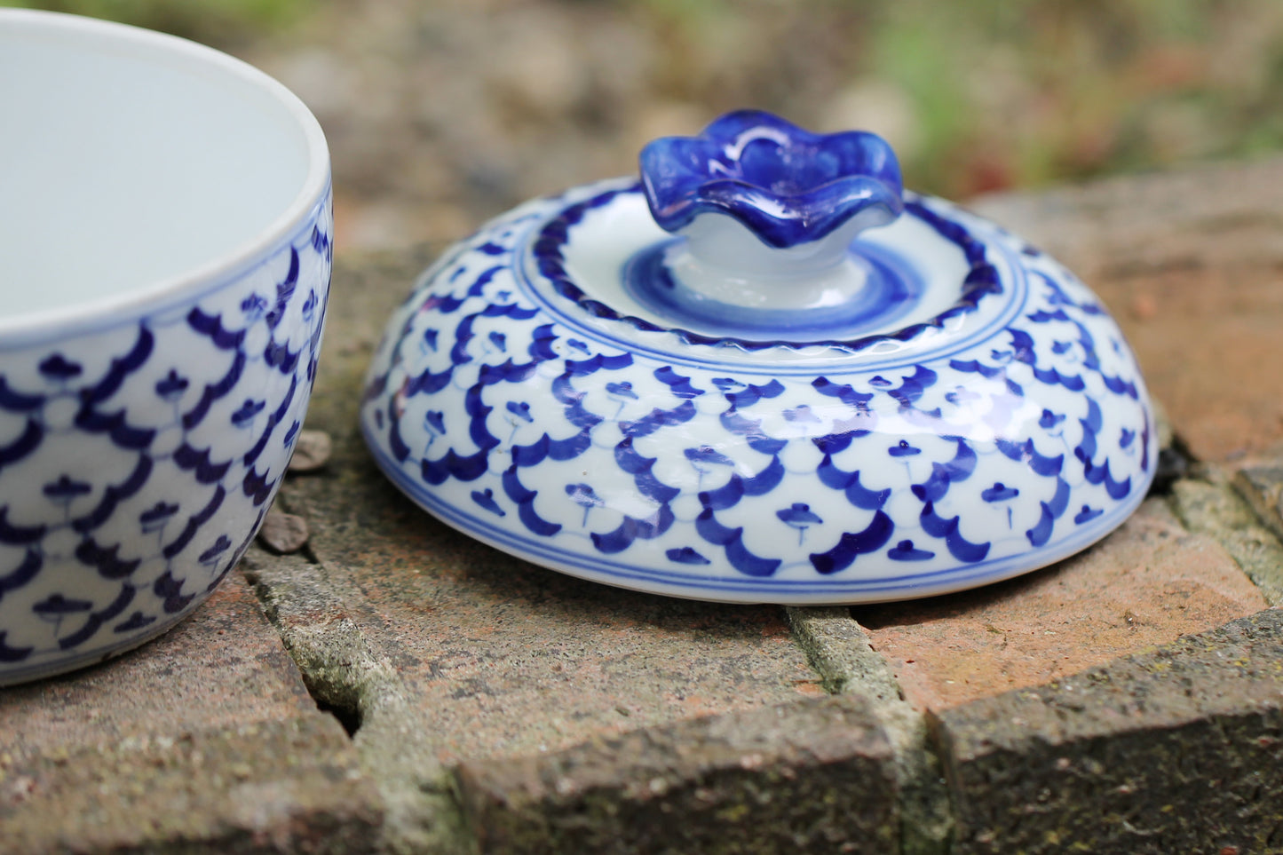 Early 20th Century Chinese Porcelain Blue and White Lidded Jars and Comport