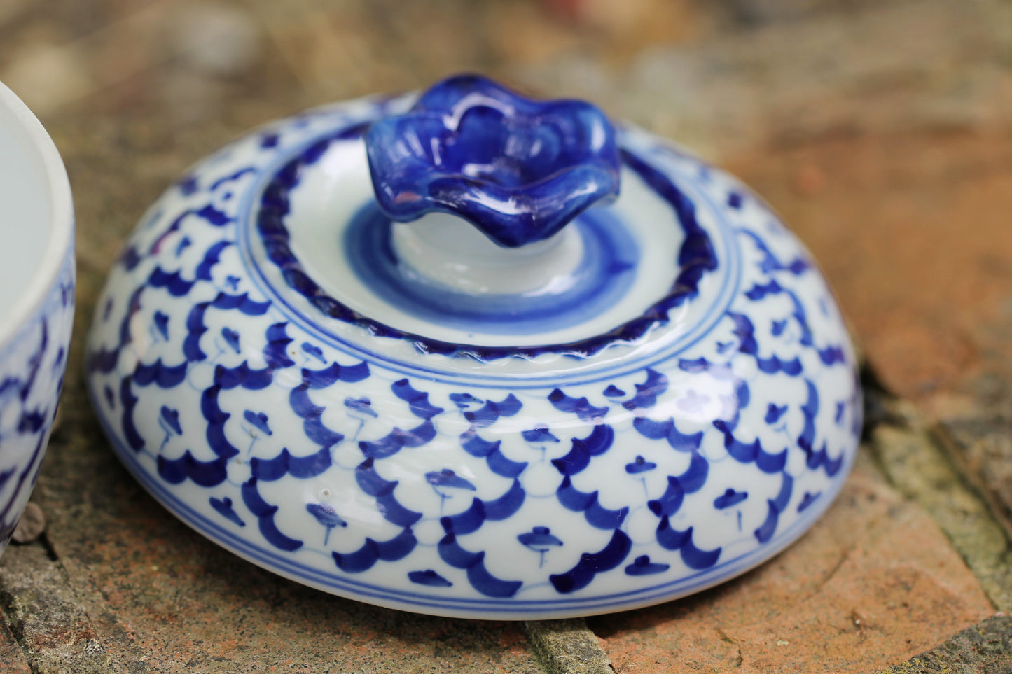 Early 20th Century Chinese Porcelain Blue and White Lidded Jars and Comport